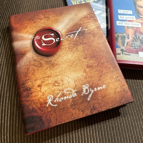 NWOT 2 Books + 1 Free - Picture 3 of 8